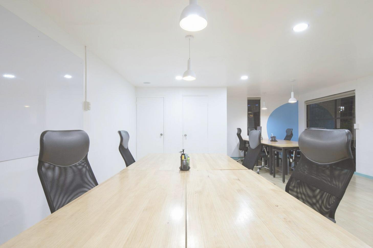 Client consultation session discussing financial goals and budget structure